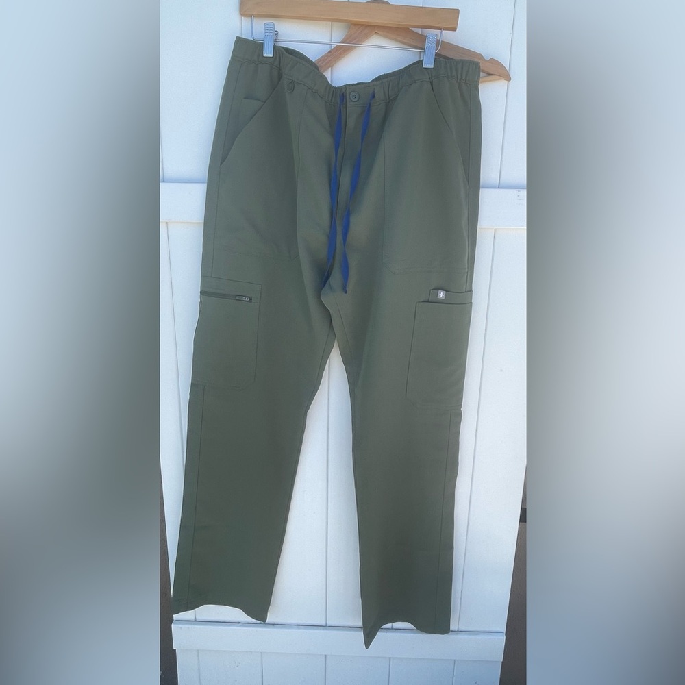 Figs men’s  Green Cargo Pants with Drawstring Waist and Relaxed Fit